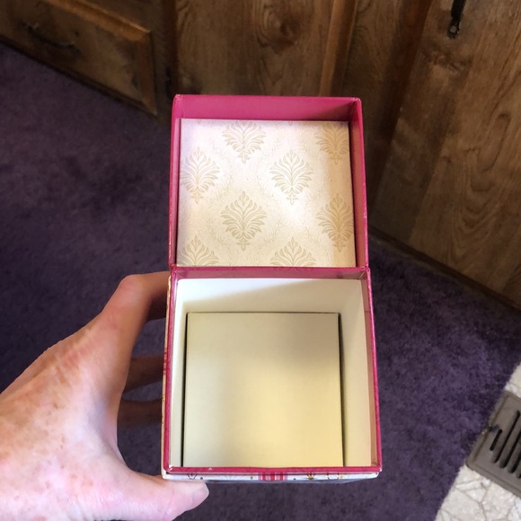 Pretty Crystal Gift Box 🎁 - Picture 3 of 7